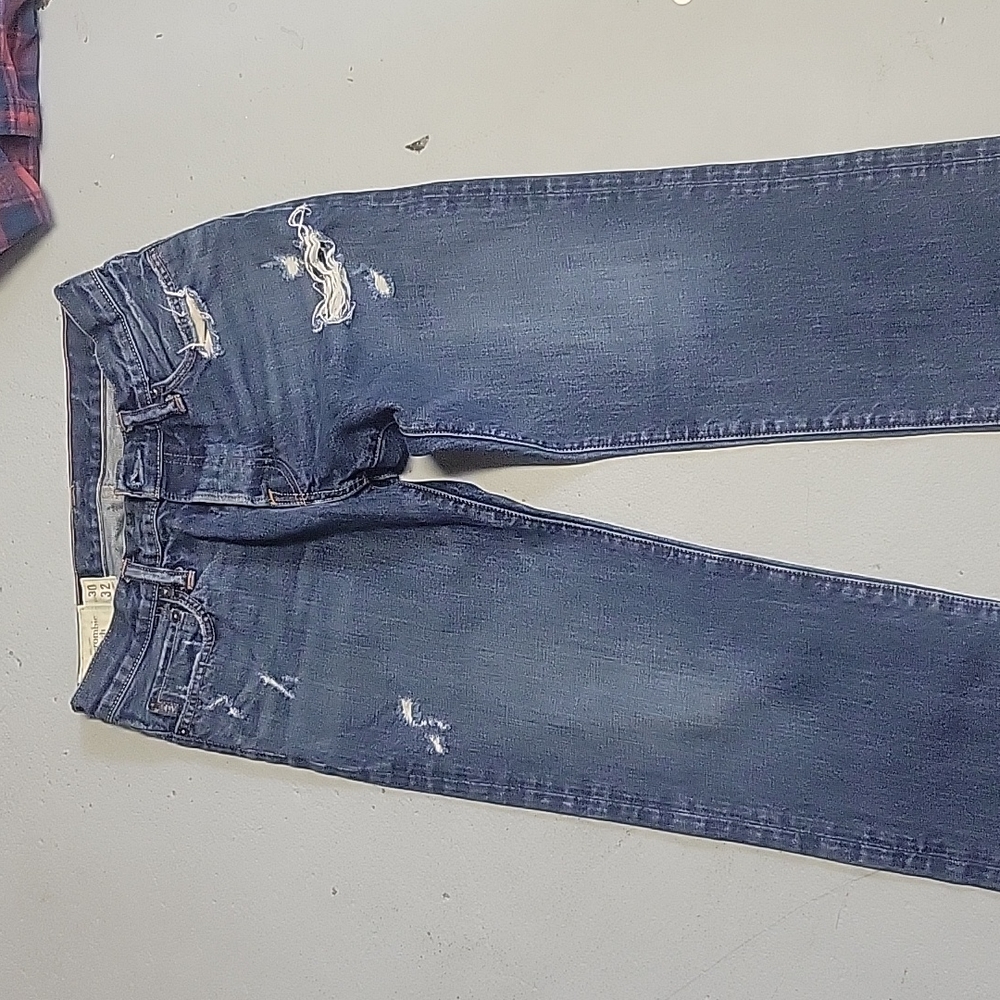 Abercrombie distressed Jean's